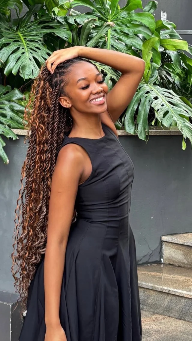 Length, color, and confidence—brought to you by Ruby Love Hair! This twist hairstyle is serving flawless energy. Available now @clicks_sa —because you deserve to stand out.”

#RubyLoveHair #ProtectiveStyles #TwistHairstyles #CopperTwists #HairGoals #SouthAfricaHair #CapeTownStylist #DurbanHair #JoburgQueens #InchesForDays